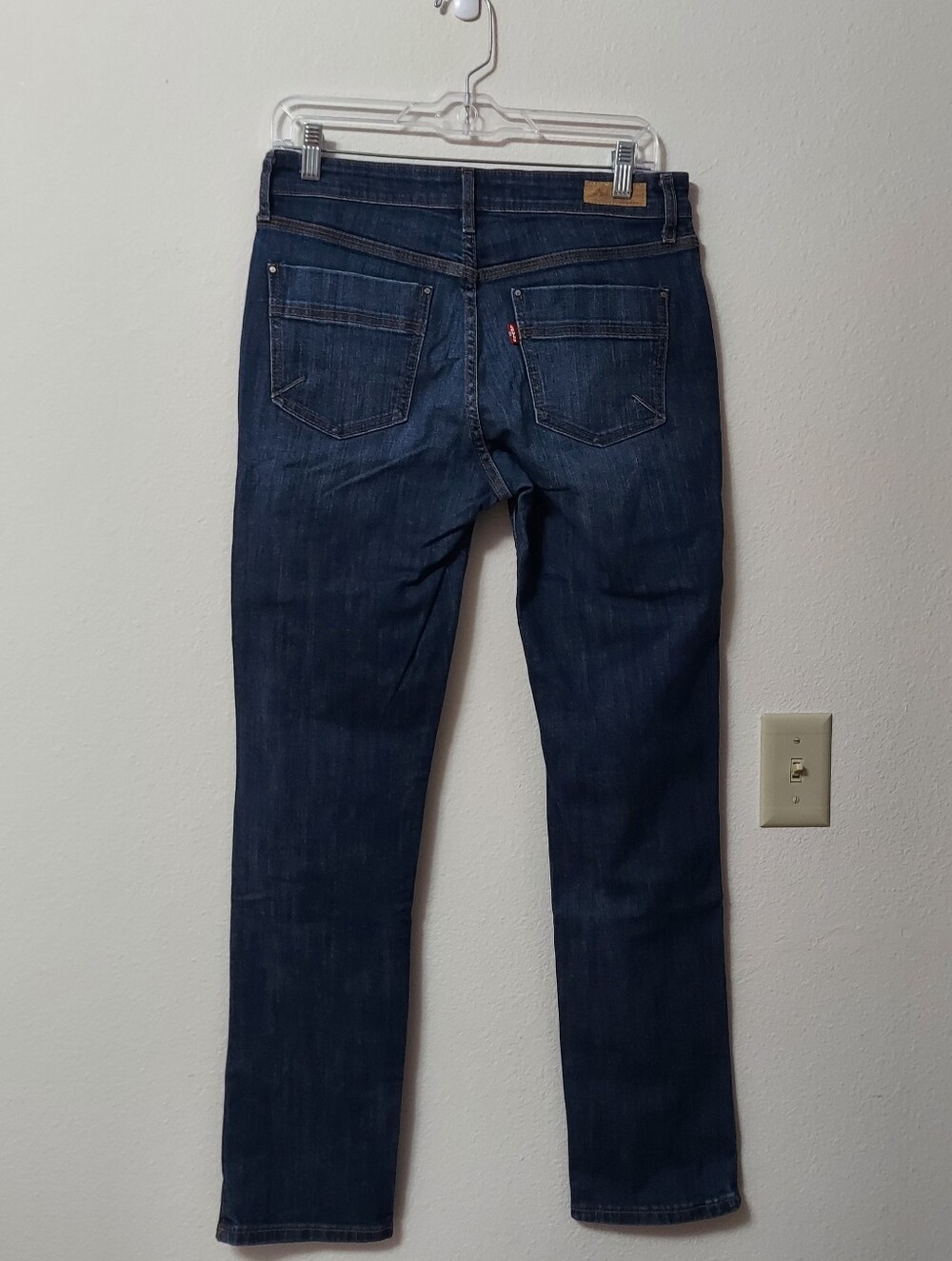 Levi's Woman's Size 8 Zipper Hem Jeans - Picture 4 of 14